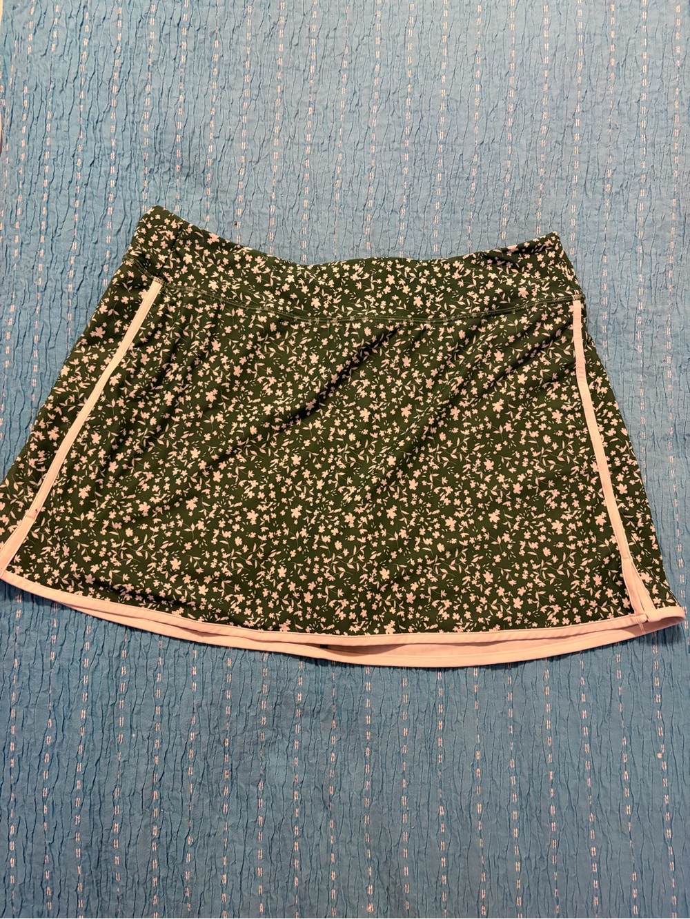 Old Navy Green Floral Mini Skort with White Piping